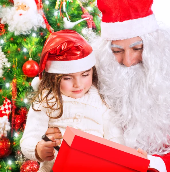 Meisje met santa claus — Stockfoto