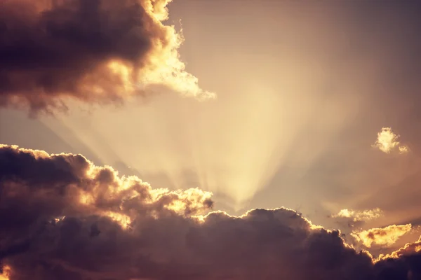 พื้นหลังท้องฟ้าเมฆ — ภาพถ่ายสต็อก