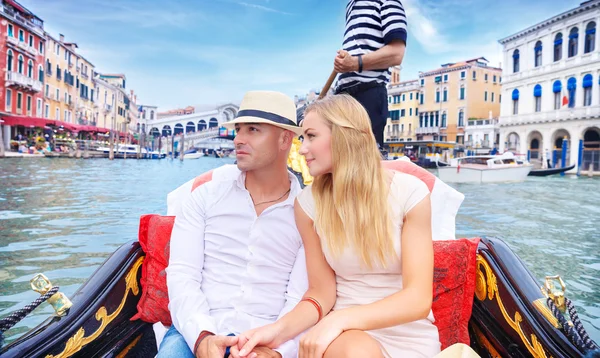 Happy couple traveling to Italy — Stock Photo, Image