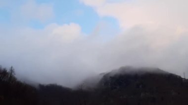 Zaman aşımı: Campania, Güney İtalya 'da Bulutlar Gökyüzü Panoraması, 25 Aralık 2020.