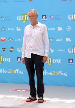 GiFFONI VALLE PIANA - 27 Temmuz 2021: Erri De Luca Giffoni Film Festivali 50 Plus - 27 Temmuz 2021 Giffoni Valle Piana, İtalya.