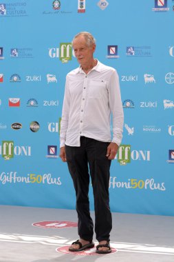GiFFONI VALLE PIANA - 27 Temmuz 2021: Erri De Luca Giffoni Film Festivali 50 Plus - 27 Temmuz 2021 Giffoni Valle Piana, İtalya.