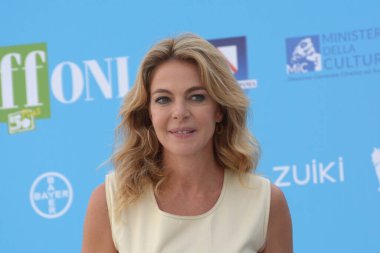 Giffoni Film Festivali 50 Plus 'ta 28 Temmuz 2021' de Giffoni Valle Piana, İtalya 'da Claudia Gerini..