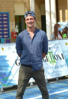 GIFFONI VALLE PIANA - 31 Temmuz 2021: Jorit Ciro Cerullo takma adı Jorit Giffoni Film Festivali 50 Plus - 31 Temmuz 2021 tarihinde Giffoni Valle Piana, İtalya.