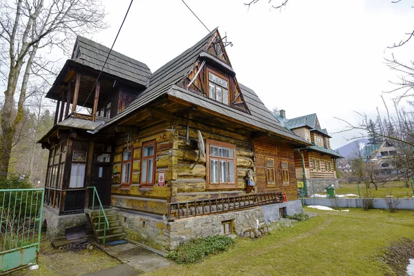 Antigua casa residencial de madera en Zakopane —  Fotos de Stock