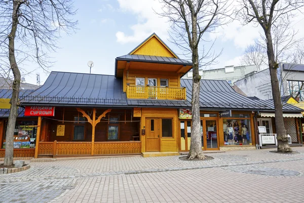 Zakopane, edifício de madeira na rua Krupowki — Fotografia de Stock