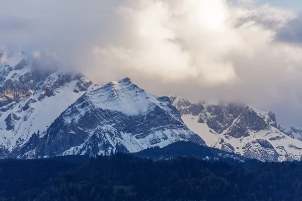 Felsige Berge, Alpen — Stockfoto