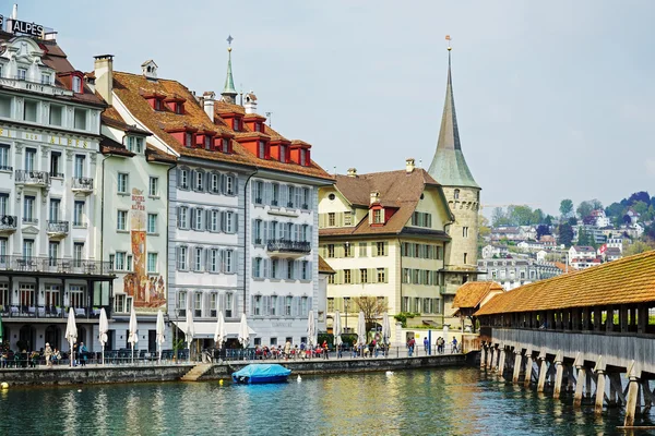 Lucerne, bangunan berwarna-warni kota — Stok Foto