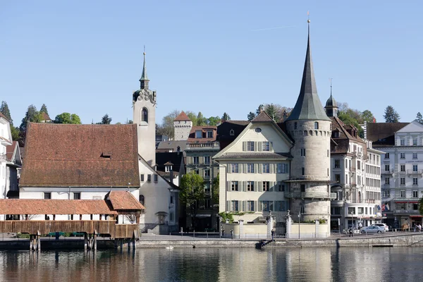 Algemeen uitzicht richting oude stad in Luzern — Stockfoto