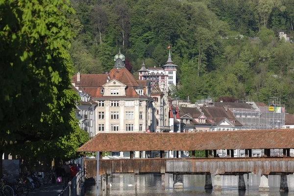 Vista verso edifici pittoreschi a Lucerna — Foto Stock