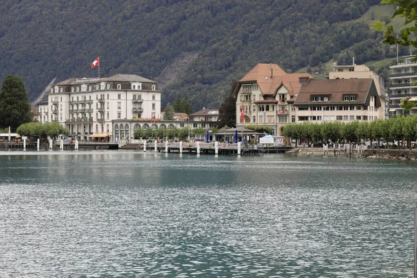 Brunnen Szwajcaria Sierpnia 2020 Jeziorze Lucerna Widoczne Dwa Duże Budynki — Zdjęcie stockowe