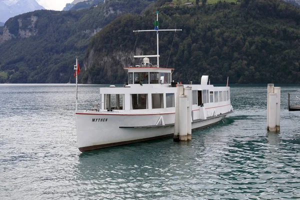 Brunnen Schweiz August 2020 Das Motorschiff Steht Einem Kleinen Steg — Stockfoto