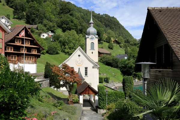 Бауэн Швейцария Августа 2020 Года Жилые Дома Церковь Неподалеку Заднем — стоковое фото