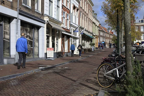 Delft Niederlande Oktober 2019 Die Häuser Mit Geschäften Erdgeschoss Dieser — Stockfoto