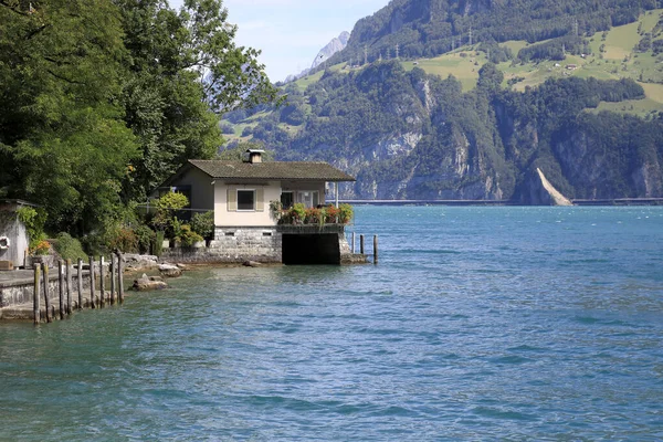 Bauen Switzerland August 2020 Small Building Situated Right Edge Lake — Stock Photo, Image