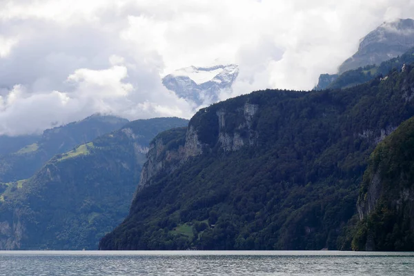 Vista Della Catena Montuosa Della Superficie Del Lago Svizzera Vierwaldstattersee — Foto Stock