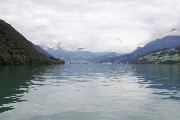 Lago Lucerna Está Rodeado Por Montanhas Lago Dos Quatro Cantões — Fotografia de Stock