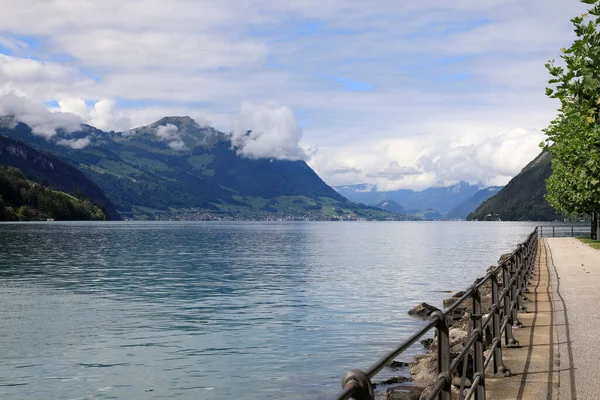 Paysage Avec Une Promenade Bord Lac Visible Long Lac Des — Photo