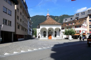 Brunnen, İsviçre - 26 Ağustos 2020 İsviçre 'de küçük bir kilise. Bu İsviçre 'deki Lucerne Gölü' nde, Ingenbohl belediyesinin bir parçası olan Schwyz Kantonu 'nda bir tatil köyüdür.