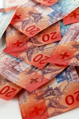 İsviçre parası. İsviçre frangı banknotları üst üste kondu. CHF para birimi.