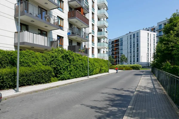 Varsóvia Polônia Julho 2021 Blocos Contemporâneos Apartamentos Propriedade Habitacional Goclaw — Fotografia de Stock