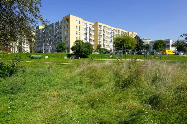 Varsovia Polonia Septiembre 2021 Edificios Pisos Donde Muchas Familias Están — Foto de Stock