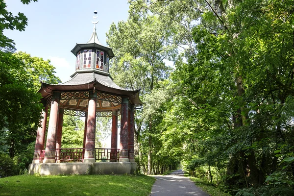 Čínská altánu v parku ve Vilanově, Varšava — Stock fotografie