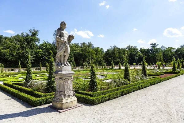 Garden Sculpture in the Wilanow park in Warsaw — Stock Photo, Image