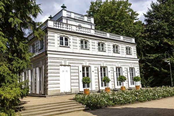 Weißer Pavillon in lazienki, Warschau — Stockfoto