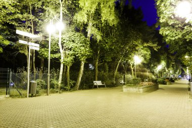jurata ünlü sahil gece manzarası