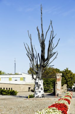 Bronz epitaph işaretleri ile yapılan ağaç