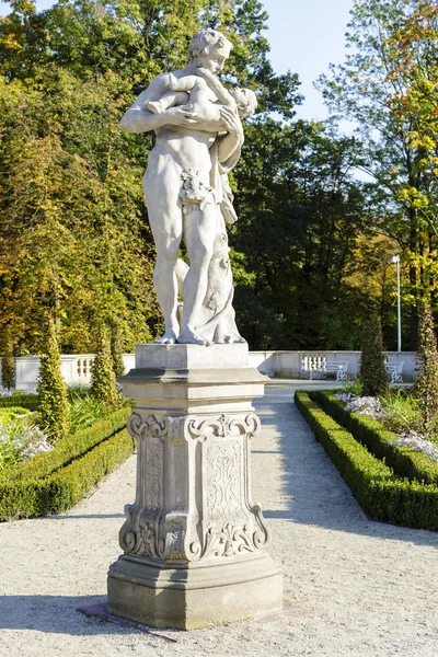 Skulptur i den trädgården i Wilanow, Warszawa — Stockfoto