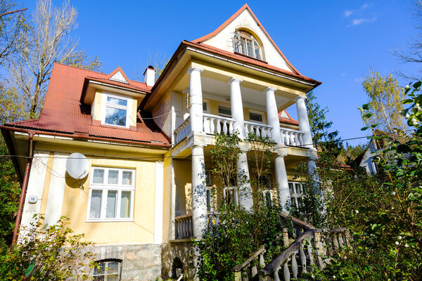 Изготовлен из кирпичного жилого дома в Закопане
 