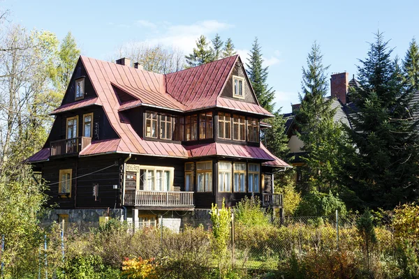 ザコパネの Ros 亜美と呼ばれる木製の別荘 — ストック写真
