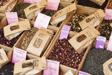 Otlar Cours Saleya satışa maruz