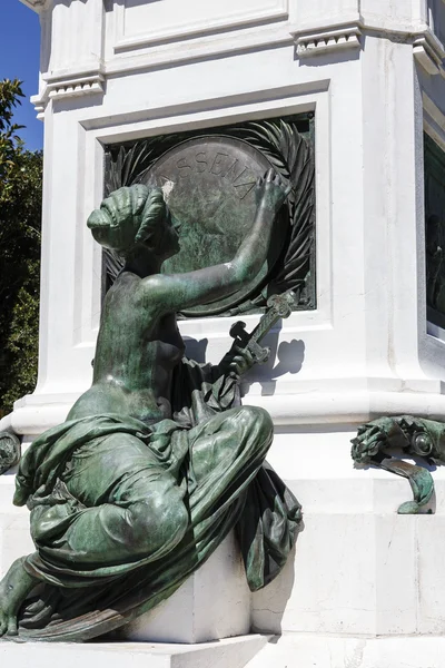 Bronzová socha zobrazuje mladá žena v Nice — Stock fotografie