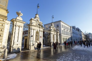 Varşova Üniversitesi ana kapıya 