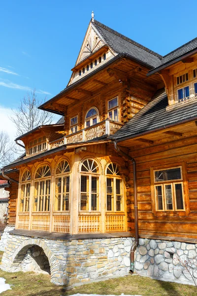 Fachada delantera de la villa Oksza, Zakopane —  Fotos de Stock