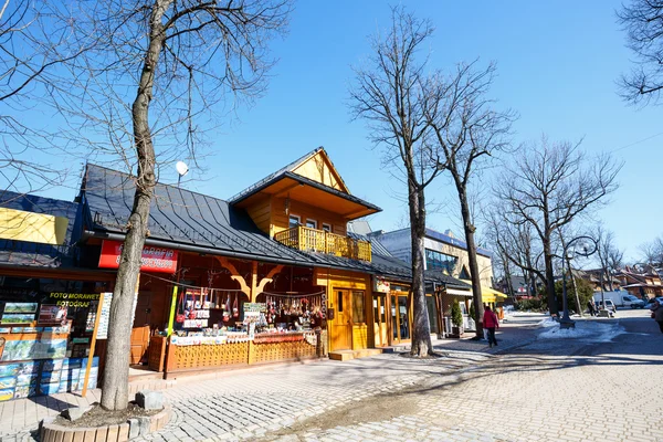 Holzgebäude am Krupowki in Zakopane — Stockfoto