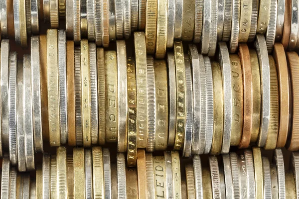 Monedas dispuestas en filas —  Fotos de Stock
