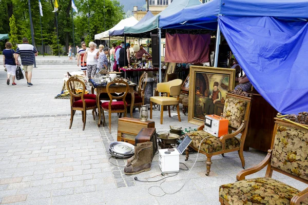 Venta de antigüedades en la Plaza de la Independencia, Zakopane — Foto de Stock