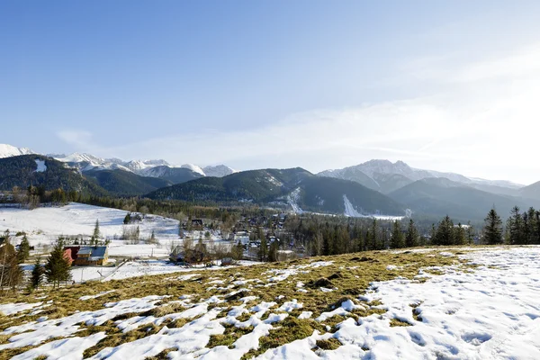 Montanhas Tatra vistas longe da cidade de Zakopane — Fotografia de Stock