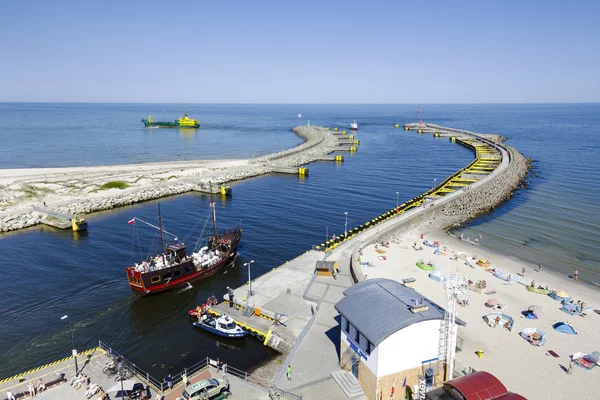 Rompeolas al este del puerto de Kolobrzeg — Foto de Stock