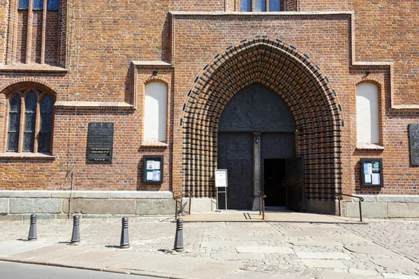 Main entrance to the Basilica in Kolobrzeg, Poland — Stockfoto