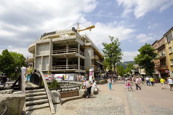 La construcción de un moderno centro comercial — Foto de Stock