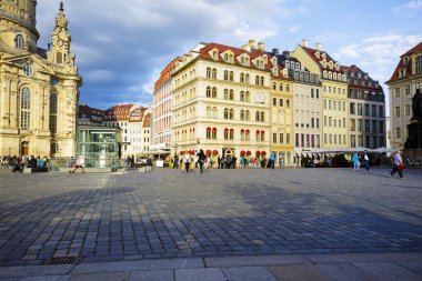Dresden yeni pazar meydanında görünümünü