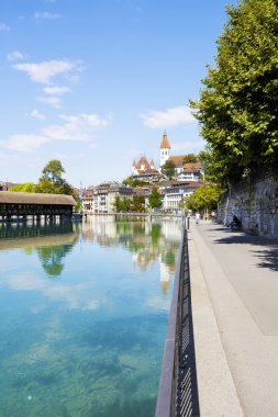 Thun eski kasaba doğru dikey görünüm