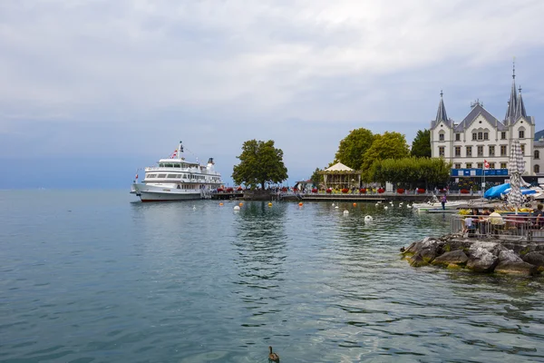 Vaisseau moderne nommé Lausanne à Vevey — Photo