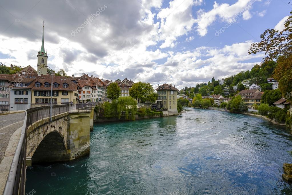 Der aare fließt durch die berner stadt — Redaktionelles ...