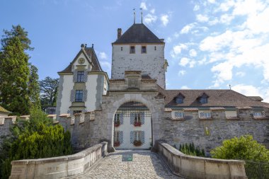 Main entry to Oberhofen castle
